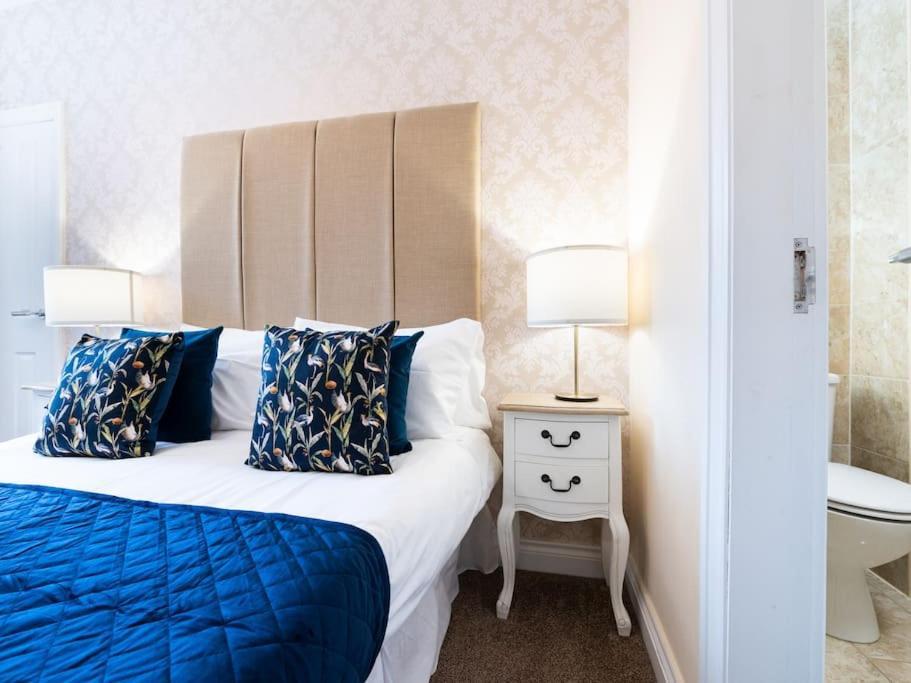 Huge 12 Bedroom Sleep 24 Luxury With 2 Hot Tubs